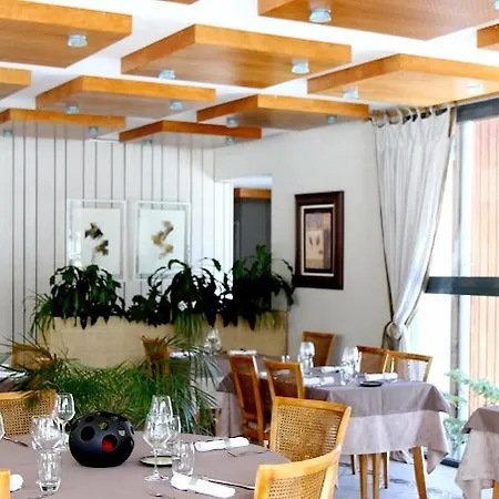 Hotel Logis Les Sapins 2*