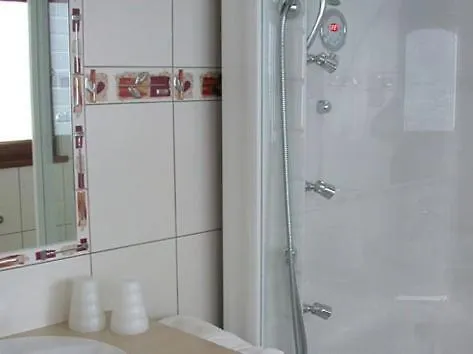 Logis Les Sapins Отель Le Menil