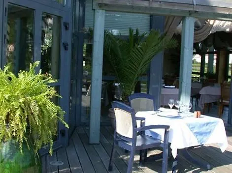 Logis Les Sapins Отель Le Menil