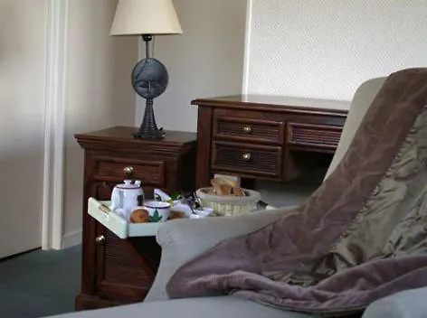 Logis Les Sapins Отель Le Menil