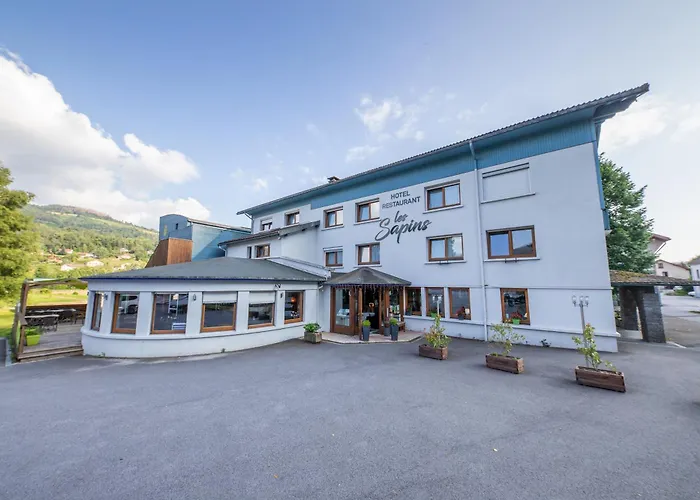 Logis Les Sapins Отель