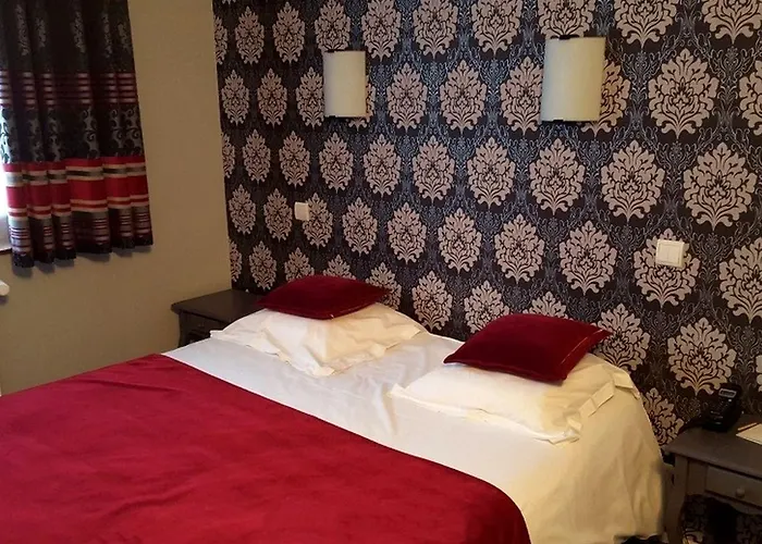 Logis Les Sapins Отель Le Menil