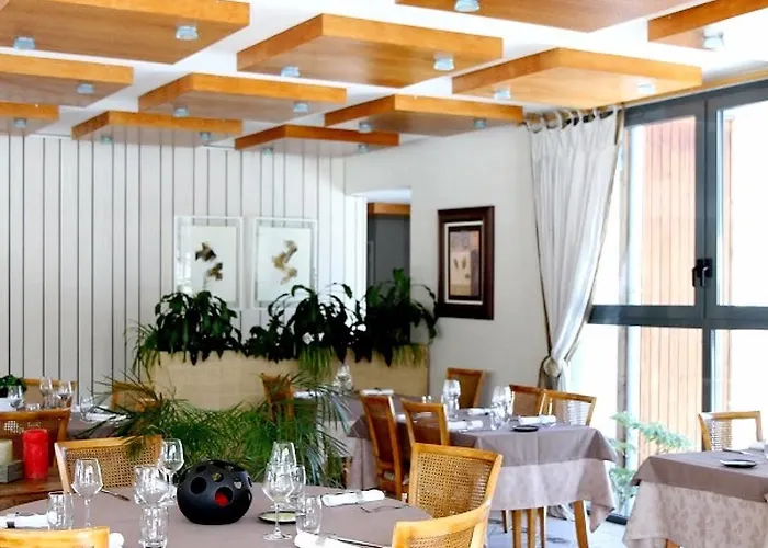 Отель Logis Les Sapins 2*